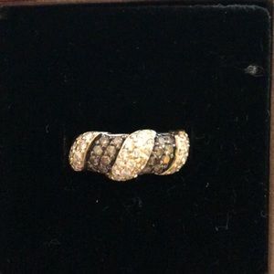 Le Vian 14kt twist diamond anniversary ring.
